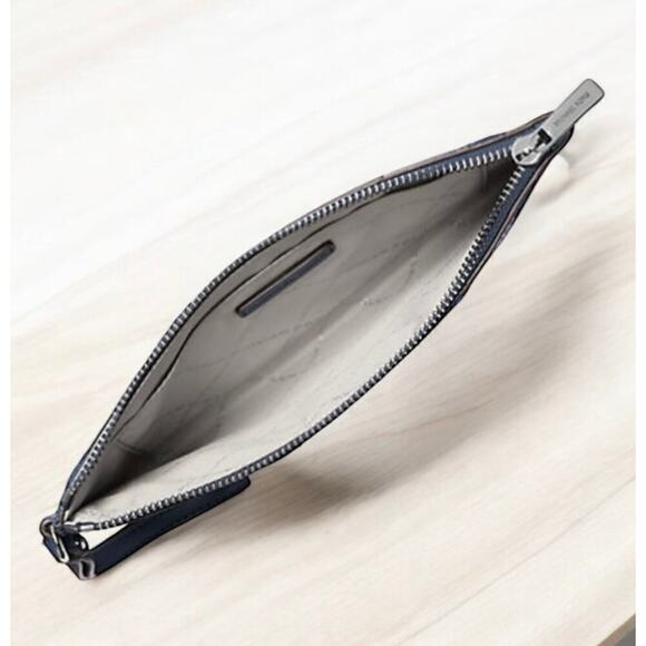 NWT Michael Kors Jet Set Travel Large Patchwork Wristlet - Picture 4 of 6